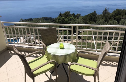 Podgora Apartamento | Villa en Podgora con piscina, vista al mar, ubicación tranquila, para 2-6 personas, WiFiIV gratis
