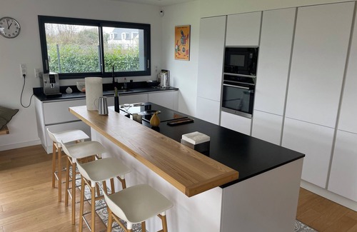 Combrit Villa | Villa in Sainte-Marine with outdoor spa and 5-minute walk to the main beach.