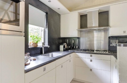 Uden Casa | Bungalow With a Terrace at Bedafse Bergen