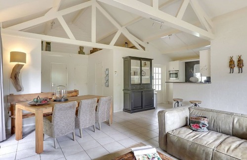 Uden Casa | Bungalow With a Terrace at Bedafse Bergen