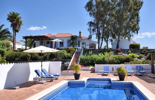Sayalonga Villa | Villa in Sayalonga with Private Pool