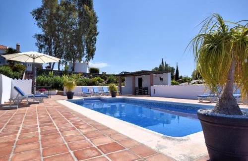 Sayalonga Villa | Villa in Sayalonga with Private Pool