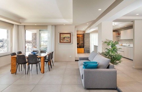 Stazzo Villa | Villa en Stazzo con 8 habitaciones, capacidad 16