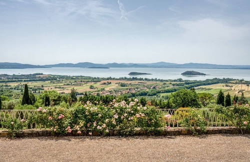 Tuoro sul Trasimeno Villa | Villa en Tuoro Sul Trasimeno con 7 habitaciones, capacidad 14