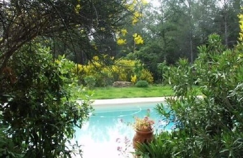 Trets Villa | Villa provenzal en la paz de un gran bosque de pinos