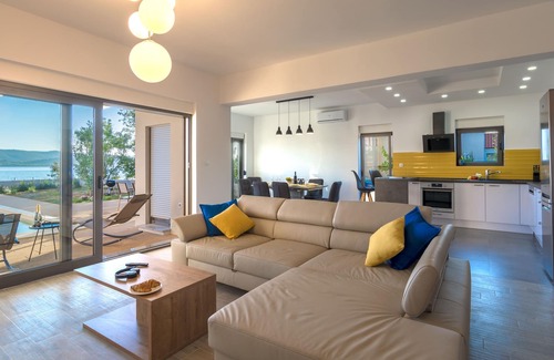 Turanj Villa | Villa de Lujo en Turanj con Piscina