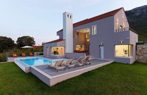 Tucepi Villa | Villa en Župa con Piscina Infinita y Vistas Biokovo