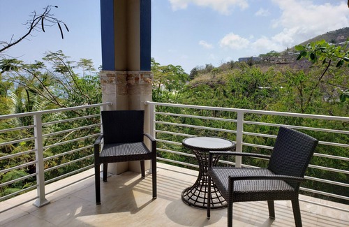 Mafolie Apartamento | Villa Indigo 1BR in Private Gated Estate