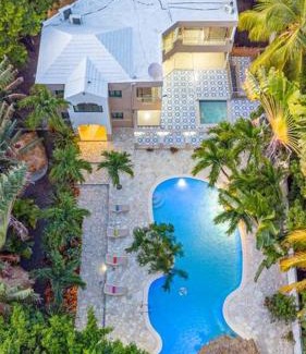 Bani Casa | Villa Infinito Bani's Exclusive Beachside Mansion