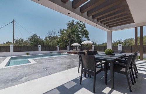 Kalamaki Villa | Villa Infinity Theo