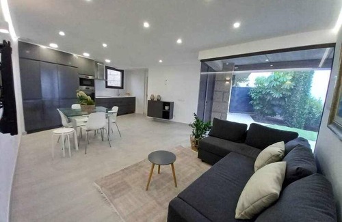 Armenime Casa | Villa Infinity. Vistas, Wiffi y jacuzzi