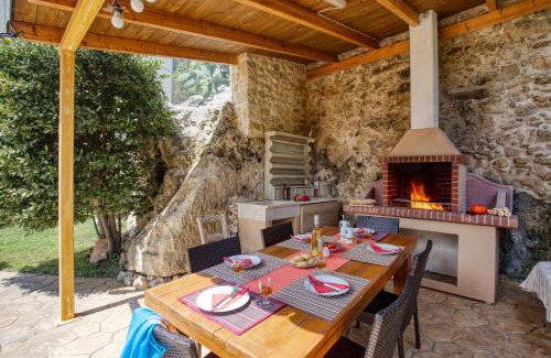 Chromonastiri Villa | Villa Irines House by Villa Plus