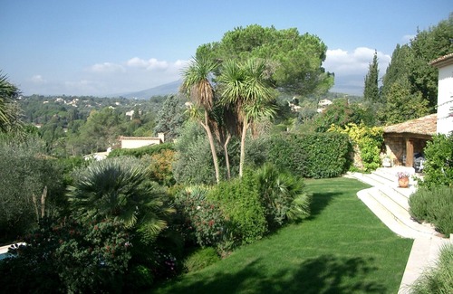 Valbonne Villa | Villa está a un minuto a pie del centro (pueblo de Vieux) de Valbonne - Muy privado