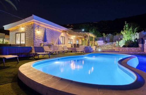 Adeje Villa | Villa Isabel by Tenerife Villas Online