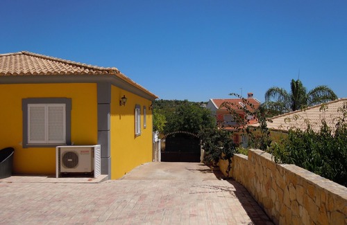 Parragil Villa | Villa Isabel con piscina, excelentes vistas al mar y al campo
