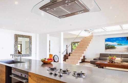 Otumai Villa | Villa Iti - 3BR Oceanfront Villa w/ Beautiful Pool