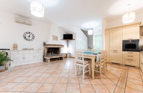 Villasimius Villa | Villa 'Ivonne's' con terraza privada, Wi-Fi y aire acondicionado