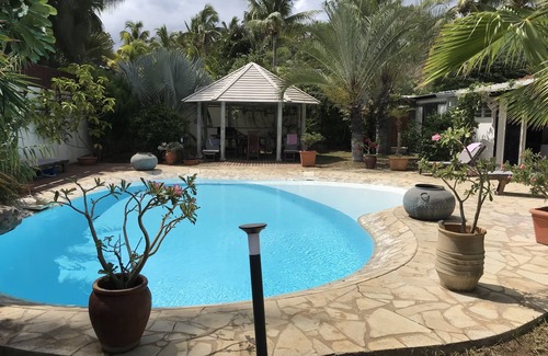 Grand Fond Villa | Villa 'Jasmin' con piscina a 80 metros de la playa y la laguna.
