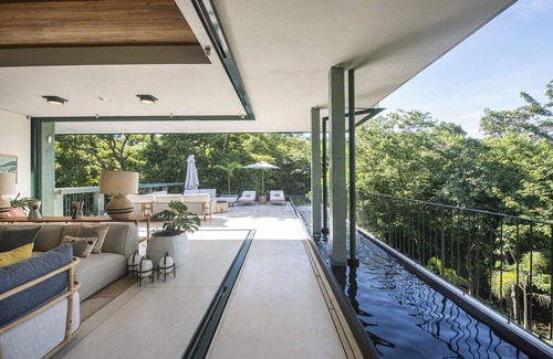Culebra Casa | Villa Jade - Stylish Oceanfront Getaway with Private Beach & Concierge