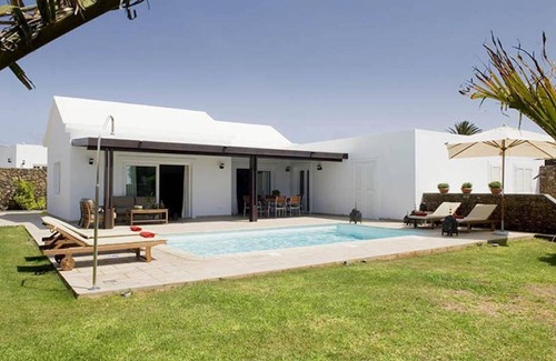 Los Mojones Villa | Villa Janubio - Eine schöne Villa mit 4 Schlafzimmern - Ein kurzer Spaziergang nach Puerto Del Carme