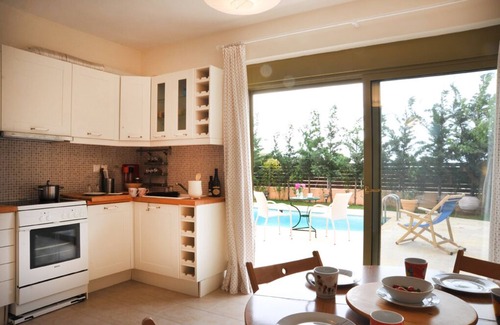 Ermionida Villa | Villa Julie: un relajante hogar familiar cerca de la playa.