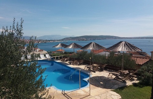 Seget Donji Apartamento | Villa Julio's first floor two bedroom apartment no. one-with terrace towards sea