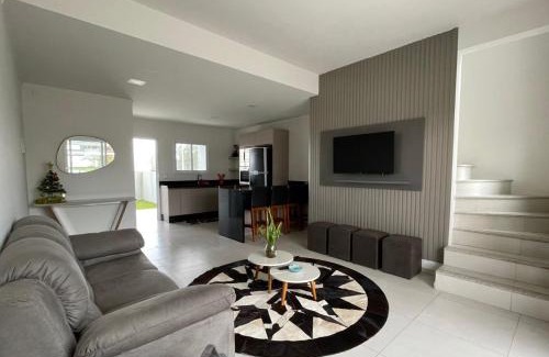 Balneario Gaivota Apartamento | Villa Kalani, Casa 03. Na quadra do mar