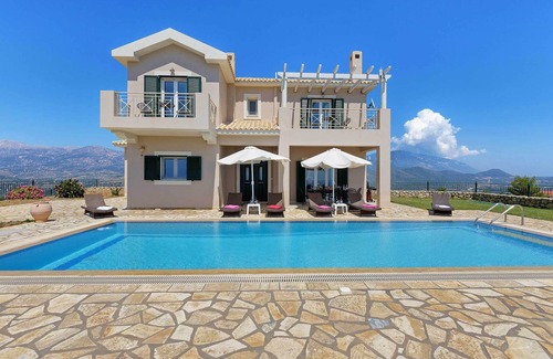 Lassi Villa | Villa Kalithea - Esta villa incluye una terraza abierta con vistas panorámicas al mar.