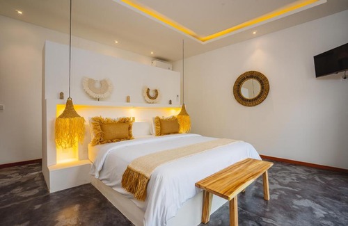 Beraban Apartamento | Villa Karina - Sumptuous 1BR Private Luxury Villa Walking Distance to Nyanyi Beach