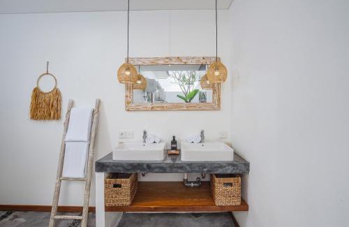 Beraban Apartamento | Villa Karina - Sumptuous 1BR Private Luxury Villa Walking Distance to Nyanyi Beach