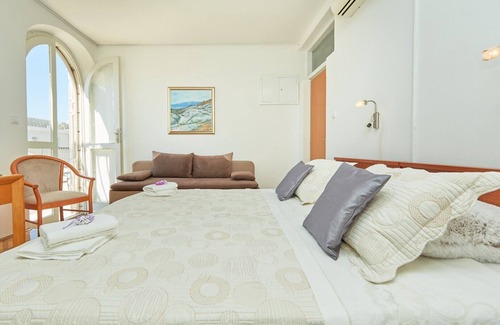 Montovjerna Casa | Villa Kate Dadic