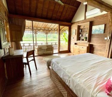 Peliatan Villa | Villa Kayu, a cozy 1 BR cabin with breathtaking paddy views