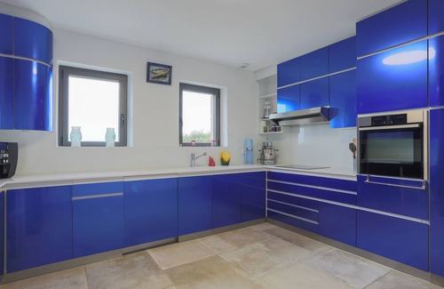 Locquirec Villa | Villa 'Ker Louise' con vistas al mar, terraza compartida y Wi-Fi