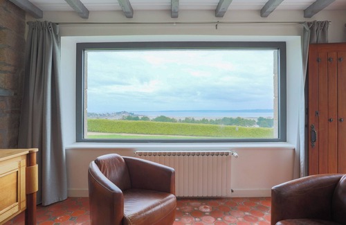 Locquirec Villa | Villa 'Ker Louise' con vistas al mar, terraza compartida y Wi-Fi