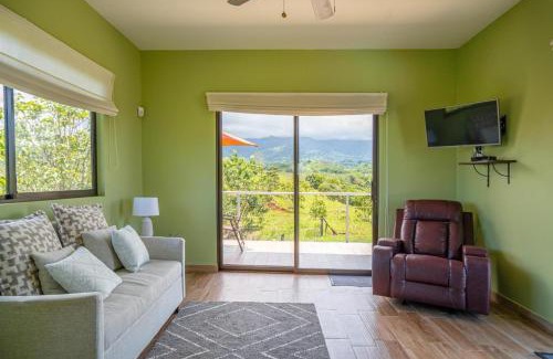 Parrita Casa | Villa Kiskadee - Beautiful Mountain Views with Private Pool