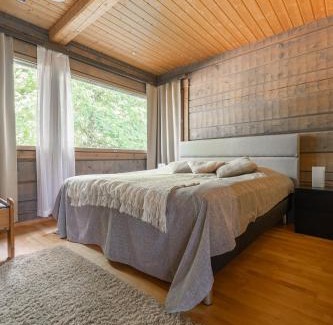 Tahkovuori Chalet De Esquí | Villa Kultaranta A - Scenic Lakeside Cabin in Tahkovuori with Hot Tub and Sauna