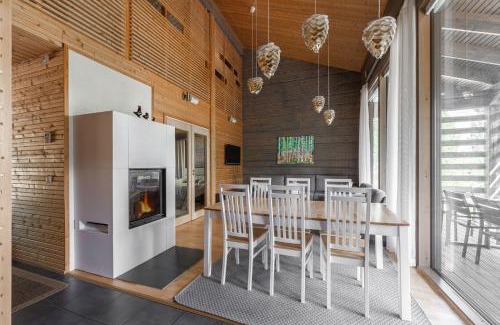 Tahkovuori Chalet De Esquí | Villa Kultaranta A - Scenic Lakeside Cabin in Tahkovuori with Hot Tub and Sauna