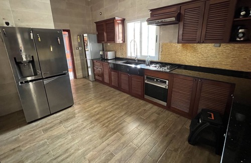 Cocody Casa | Villa Kynola -Pool-Wifi-Parking-Netflix-Bose HP