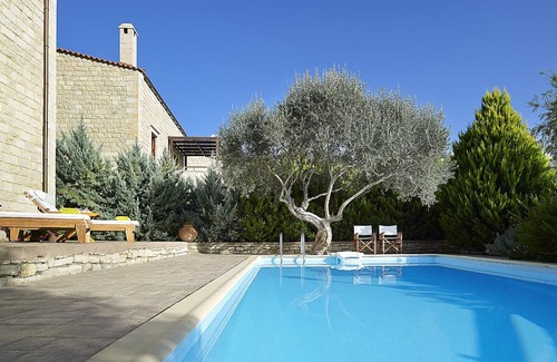 Vederi Villa | Lujosa y tradicional villa con paredes de piedra en Rethymno con piscina privada