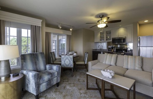 Del Mar Villa | Villa L'Auberge in Del Mar across the street from powerhouse park and beach