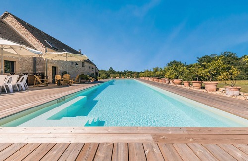 Saint-Germain-des-Pres Villa | 24MAIN - Le Mirambeau