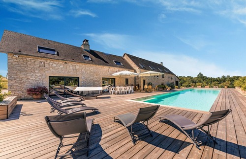 Saint-Germain-des-Pres Villa | 24MAIN - Le Mirambeau