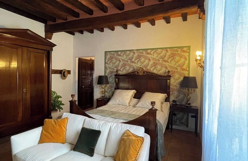 Borgo San Giacomo Cama Y Desayuno | Villa la Canonica B&B with double room and private bathroom