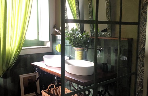 Borgo San Giacomo Cama Y Desayuno | Villa la Canonica B&B with double room and private bathroom