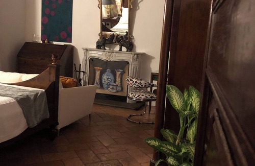 Borgo San Giacomo Cama Y Desayuno | Villa la Canonica B&B with double room and private bathroom