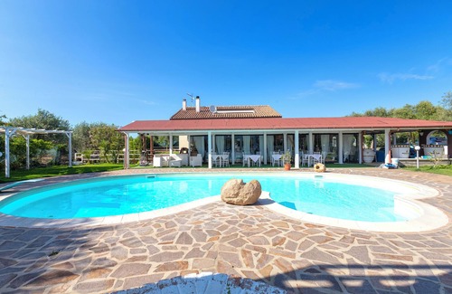 Sorso Villa | Villa 'La Casitta Di L' Abbiu' con piscina compartida, Wi-Fi y aire acondicionado