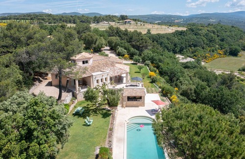 Murs Villa | 84CHRIS · Villa Chris
