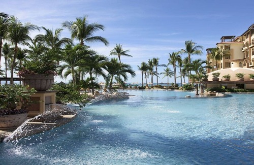 Flamingos Villa | Villa La Estancia- Spacious Luxury 3-bedroom Villa with AC, WiFi, Gym, & Spa