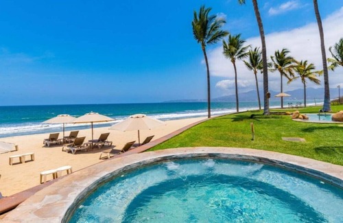 Flamingos Villa | Villa La Estancia- Spacious Luxury 3-bedroom Villa with AC, WiFi, Gym, & Spa