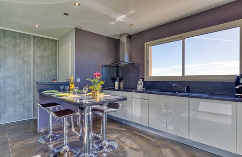 La Peyrade Villa | Villa "La Petite Maison Au Bord Du Canal" con terraza privada, jardín privado y Wi-Fi